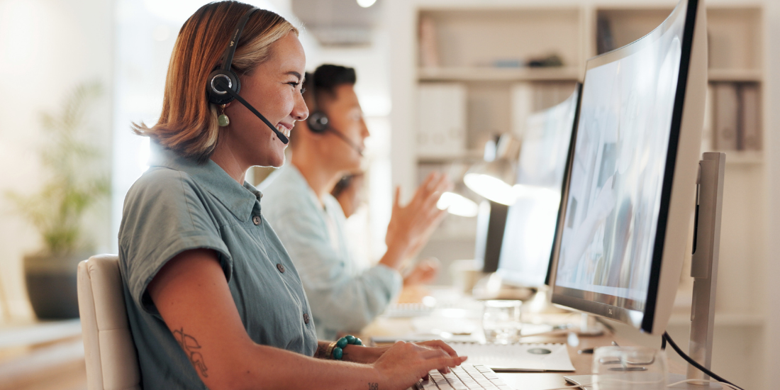 Phone contact center agent headset office 1100x550